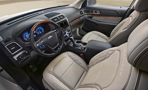Ford Explorer на трассе