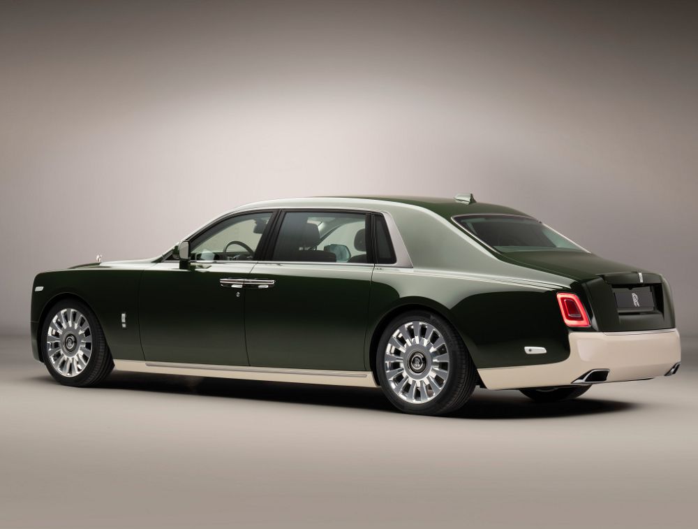 Задняя часть Rolls-Royce Phantom 2027