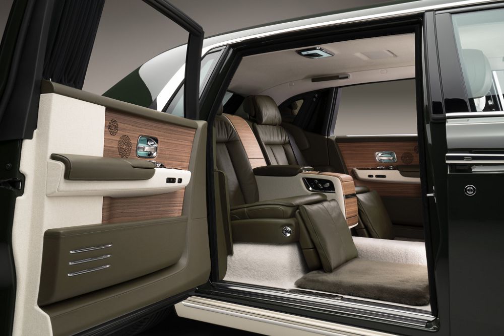 Задний ряд Rolls-Royce Phantom 2027