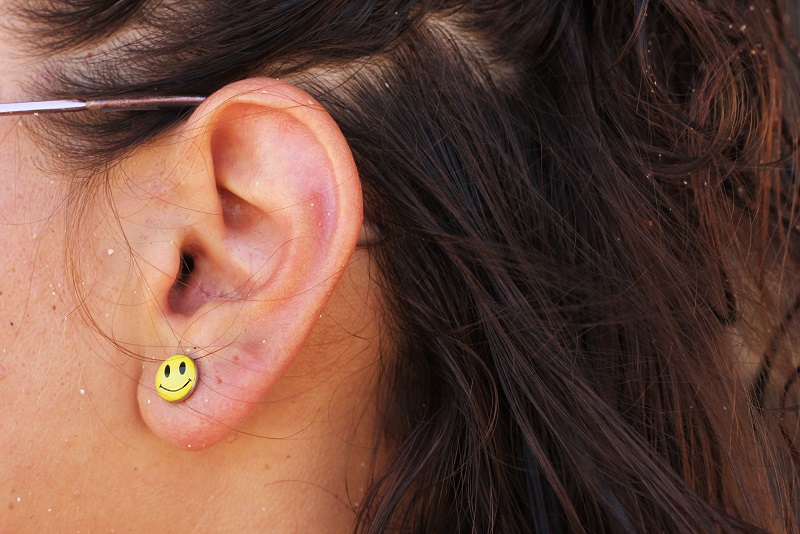 smile-earring-on-a-woman's-ear