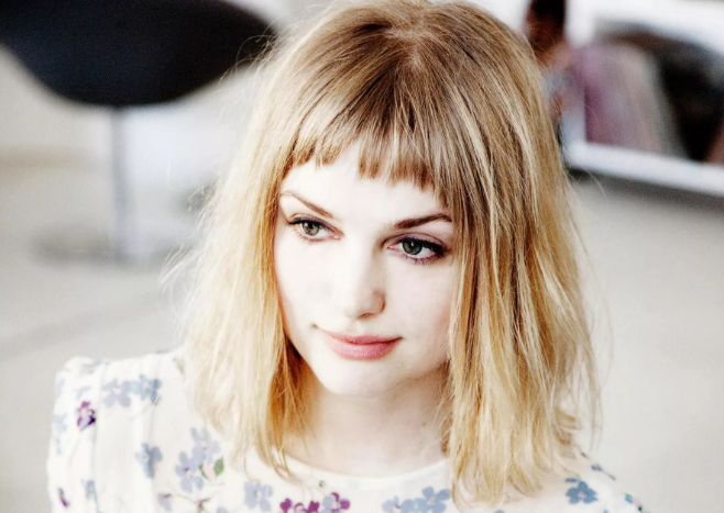 Bangs are fashionable in 2020