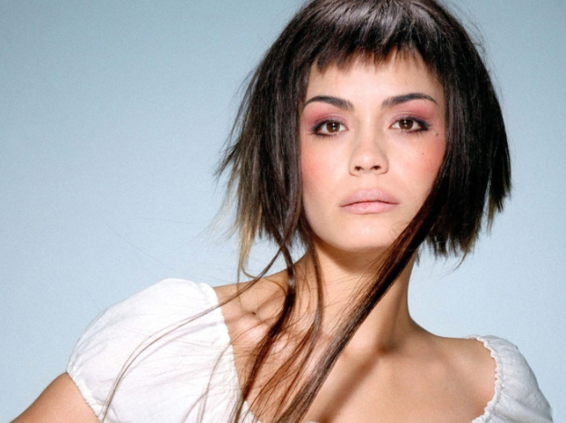 Bangs are fashionable in 2020