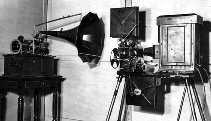 Kinetophonograph
