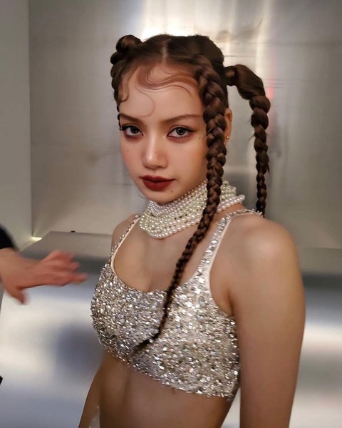 Photo #3 - Hairstyles for the New Year 2022: 5 of the most fashionable hairstyles that will be trending this winter