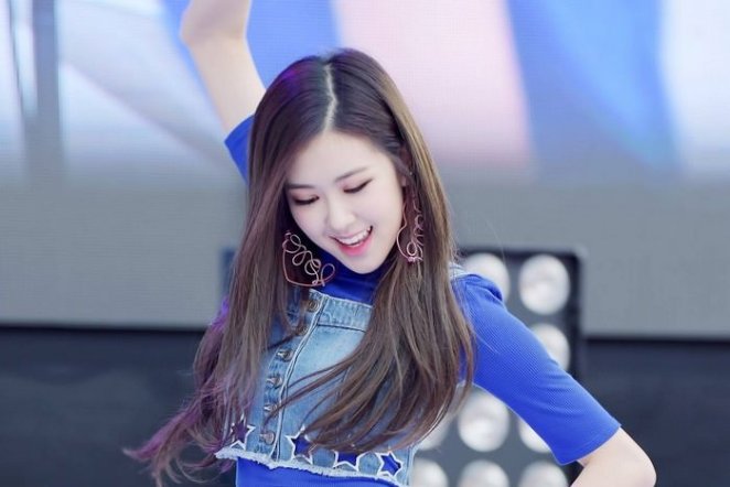 BLACKPINK singer ROSÉ performs solo in Seoul in 2027.